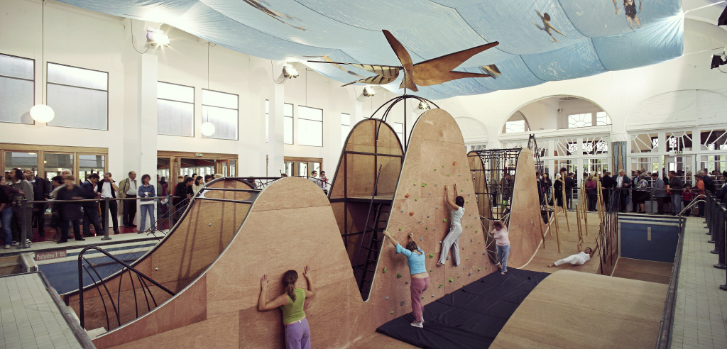 Aire de jeux dans l'ancienne piscine art-déco de Bègles