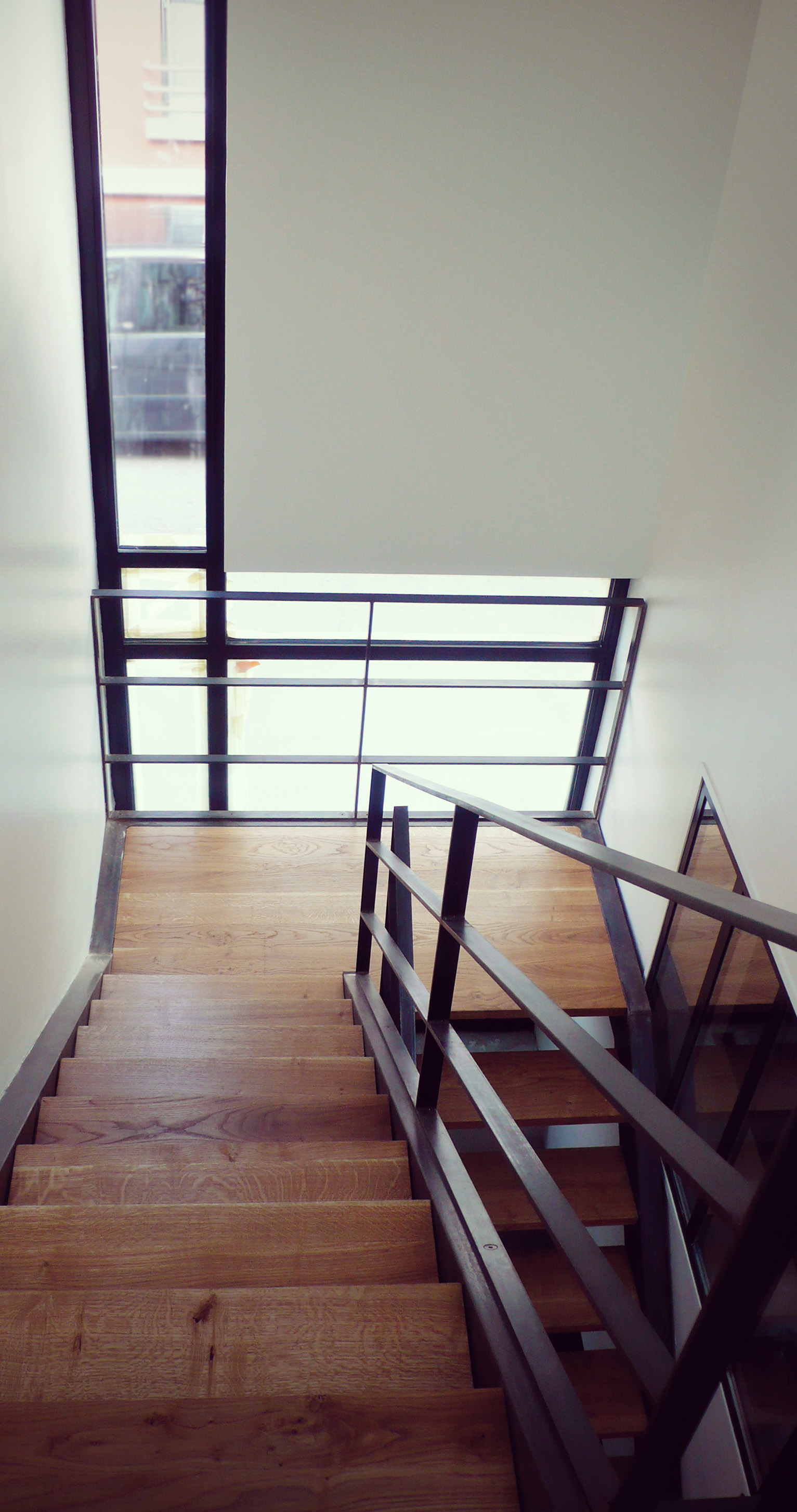 extension osssature bois, escalier et huisseries acier, verrière, design d'intérieur